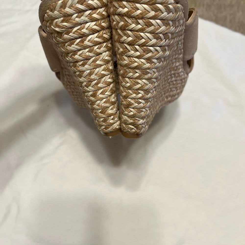 GUESS platform sandals. - Picture 3 of 4